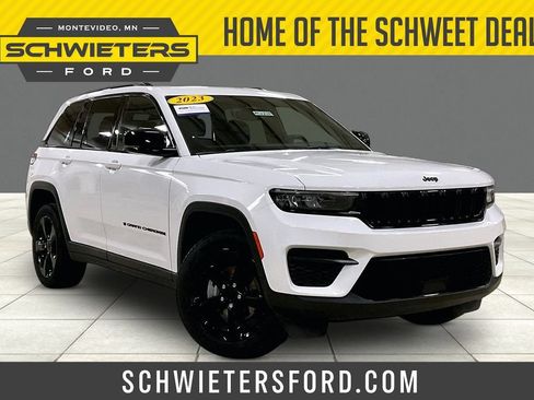 Used 2023 Jeep Grand Cherokee Laredo AWD/4WD image 1