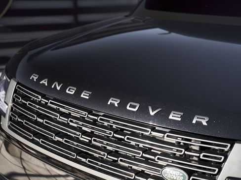 Used 2025 Land Rover Range Rover Long Wheelbase Autobiography image 6