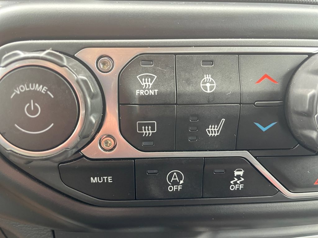 Used 2022 Jeep Gladiator Mojave w/ Cold Weather Group AWD/4WD image 38