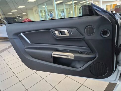 Used 2020 Ford Mustang Shelby GT500 w/ Technology Package image 27