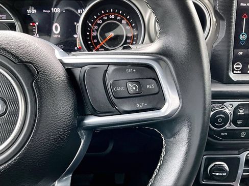 Used 2018 Jeep Wrangler Unlimited Sahara AWD/4WD image 22