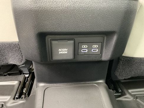 Used 2025 Toyota Tacoma Limited AWD/4WD image 33
