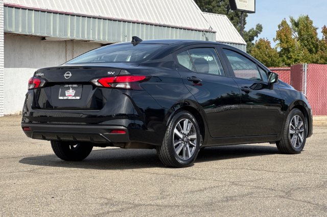 Used 2023 Nissan Versa SV FWD image 4