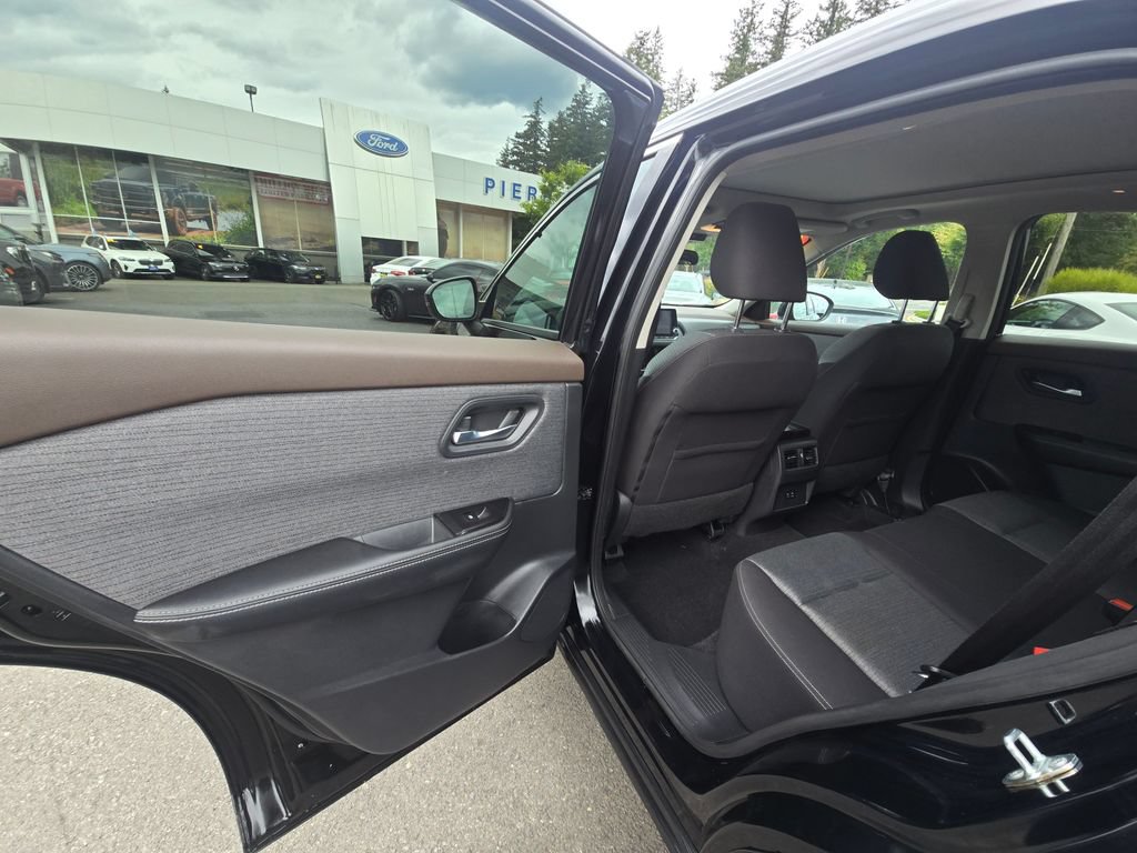 Used 2021 Nissan Rogue SV AWD/4WD image 15