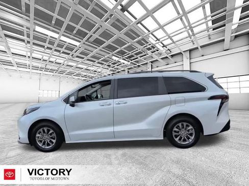 Certified 2023 Toyota Sienna XLE FWD image 6