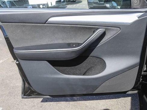 Used 2023 Tesla Model Y Long Range image 19
