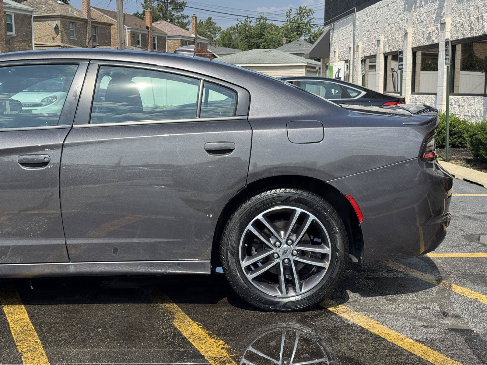 Used 2019 Dodge Charger SXT AWD/4WD image 3