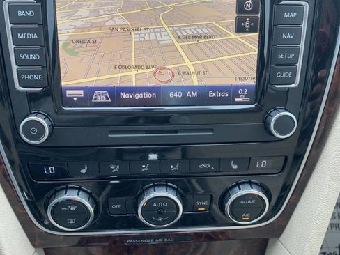 Used 2013 Volkswagen Passat 3.6 SEL Premium image 18