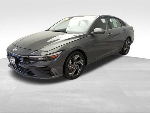 Used 2025 Hyundai Elantra SEL FWD image 1