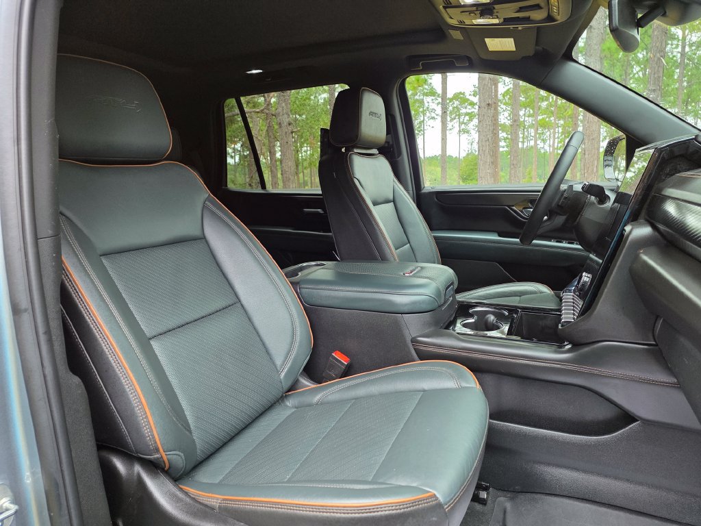 Used 2025 GMC Yukon AT4 AWD/4WD image 28