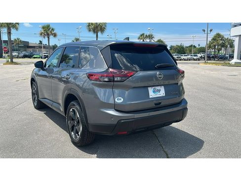 Used 2024 Nissan Rogue SV AWD/4WD image 4