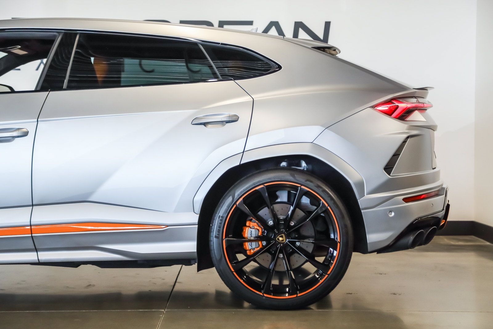 Used 2022 Lamborghini Urus AWD/4WD image 18