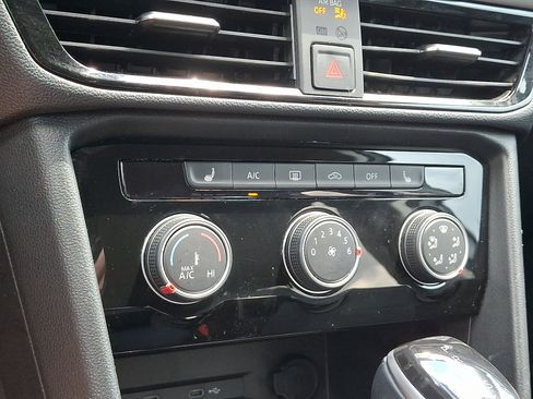 Certified 2023 Volkswagen Taos SE FWD image 15