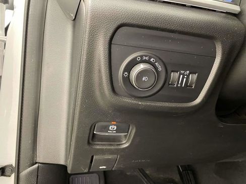 Used 2023 Jeep Grand Cherokee Limited w/ Luxury Tech Group II image 22