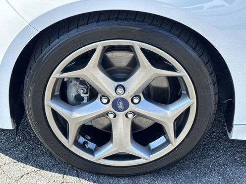 Used 2017 Ford Focus ST image 11