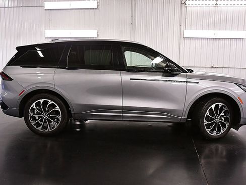 Used 2024 Lincoln Nautilus Reserve w/ Equipment Group 203A image 8