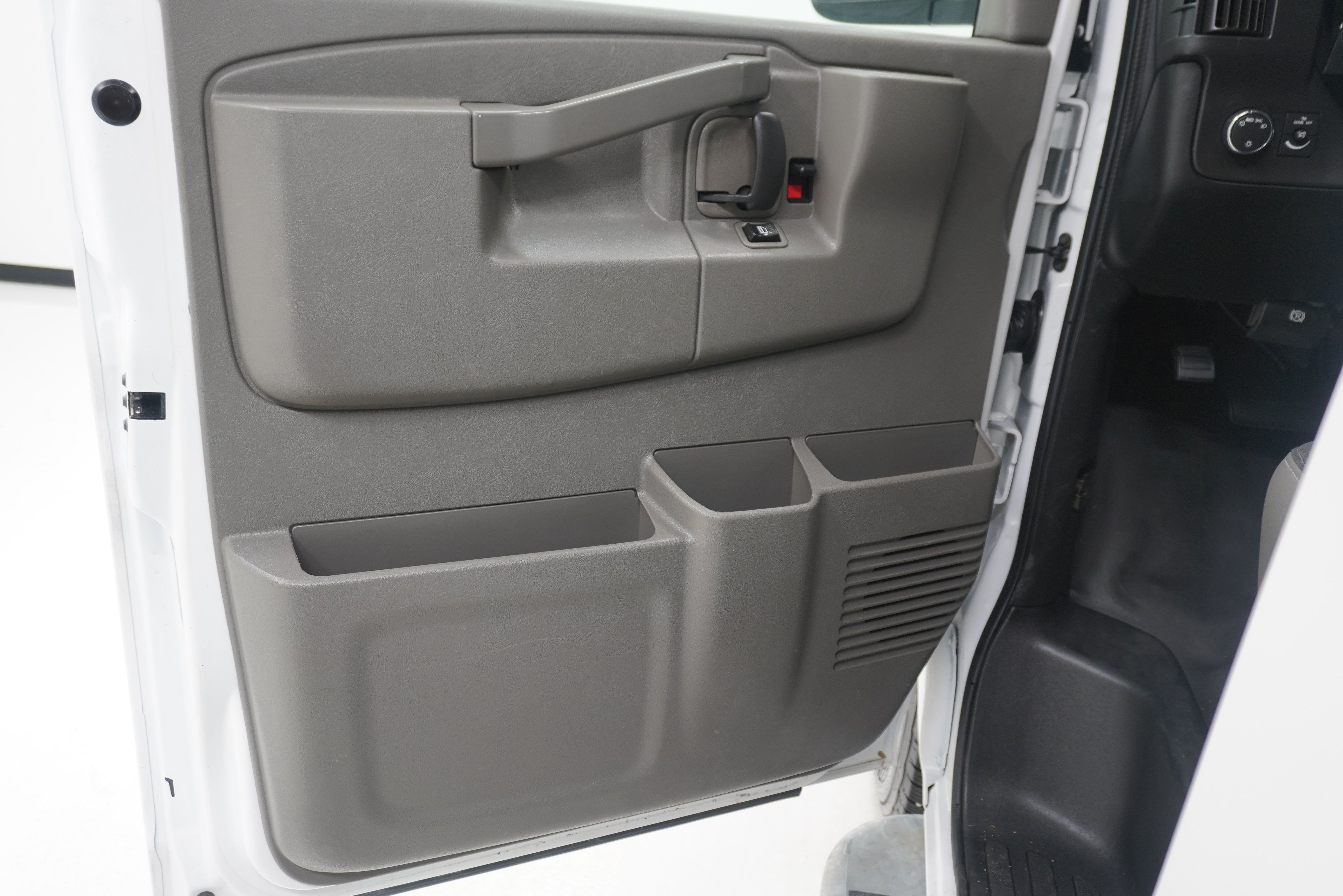 Used 2019 Chevrolet Express 2500 w/ Driver Convenience Package RWD image 11