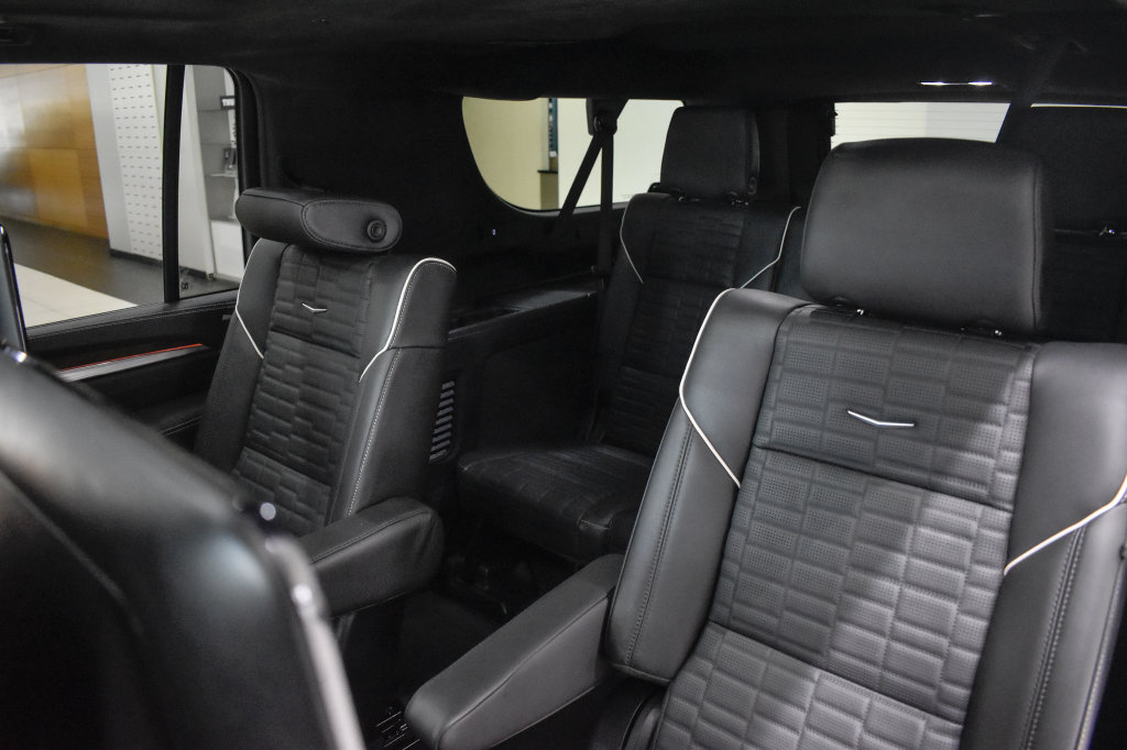 Used 2025 Cadillac Escalade ESV Sport Platinum w/ LPO, Floor Liner Package AWD/4WD image 32