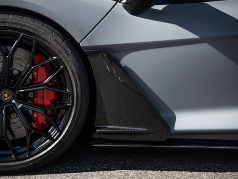 Used 2024 Lamborghini Revuelto AWD/4WD image 30