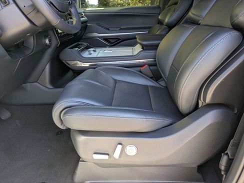 New 2025 Lincoln Navigator L Reserve w/ Jet Appearance Package image 19