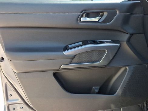 Used 2022 Nissan Pathfinder SL FWD image 14