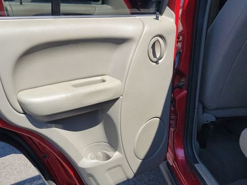 Used 2007 Jeep Liberty Sport AWD/4WD image 25