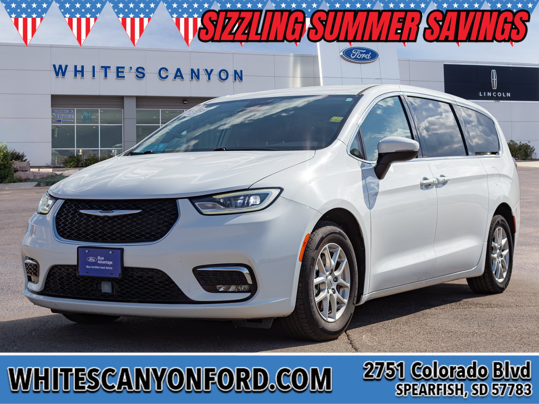Used 2023 Chrysler Pacifica Touring-L FWD image 1