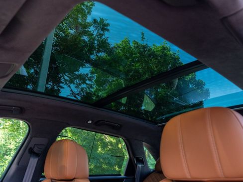 Used 2023 Bentley Bentayga AWD/4WD image 23