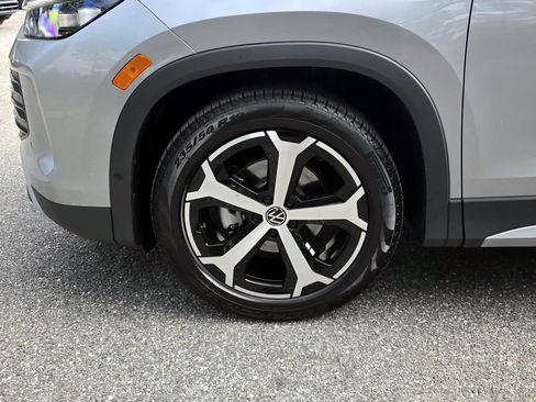 New 2026 Volkswagen Tiguan SE FWD image 9