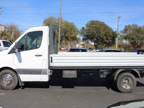 Used 2015 Freightliner Sprinter 3500 RWD image 3