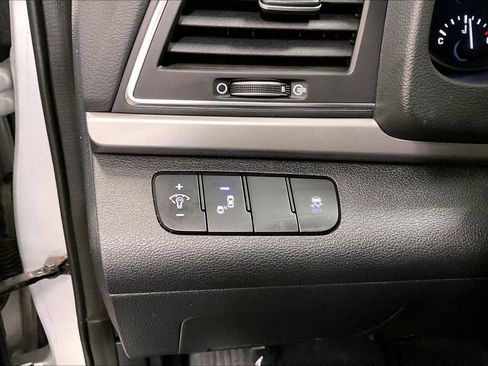 Used 2017 Hyundai Elantra Limited FWD image 34