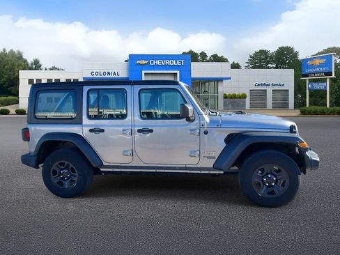 Used 2020 Jeep Wrangler Unlimited Sport AWD/4WD image 3