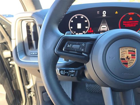 Used 2024 Porsche Cayenne image 34