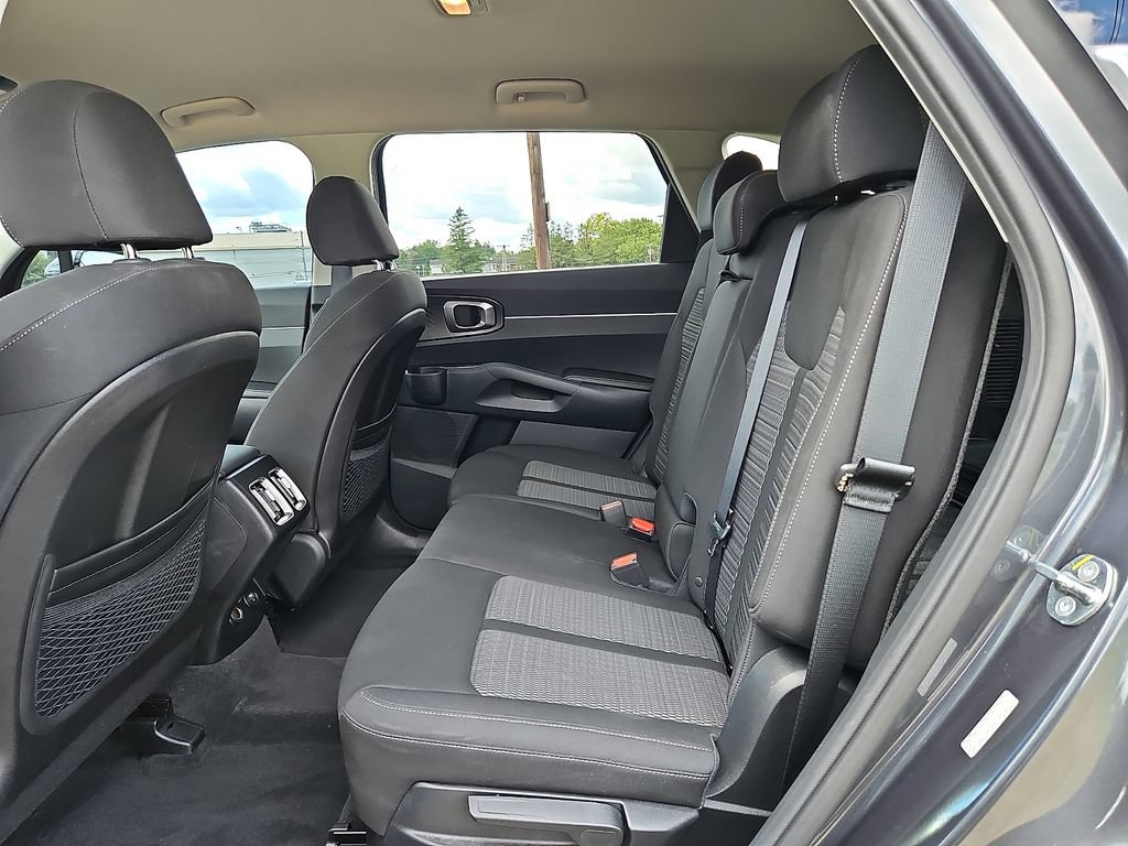 Used 2023 Kia Sorento LX AWD/4WD image 12