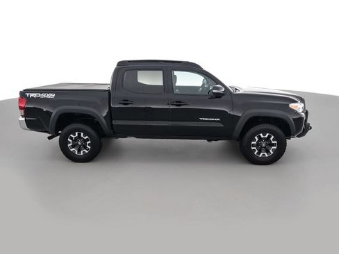 Used 2017 Toyota Tacoma SR5 image 4
