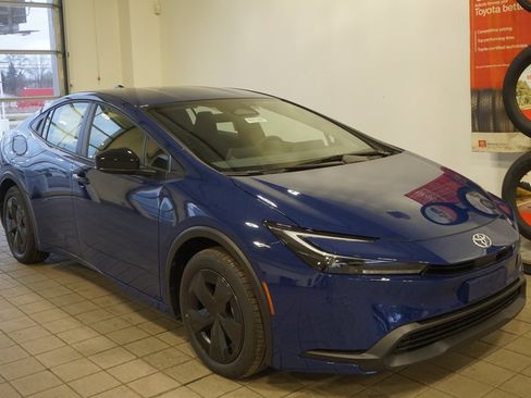 New 2026 Toyota Prius LE image 2