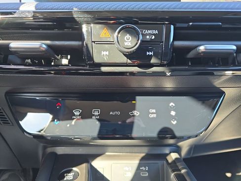 New 2026 Nissan Kicks SR image 26