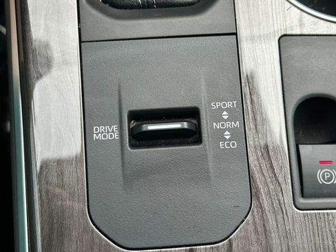 Used 2023 Toyota Highlander Platinum FWD image 35