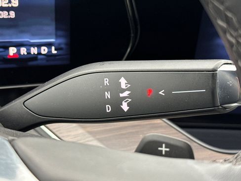 Used 2025 Chevrolet Suburban Z71 image 28