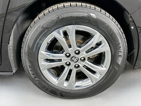 Certified 2024 Toyota Sienna Platinum image 33