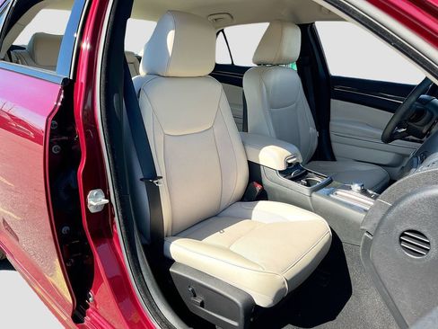 Certified 2023 Chrysler 300 Touring L w/ Comfort Group image 27