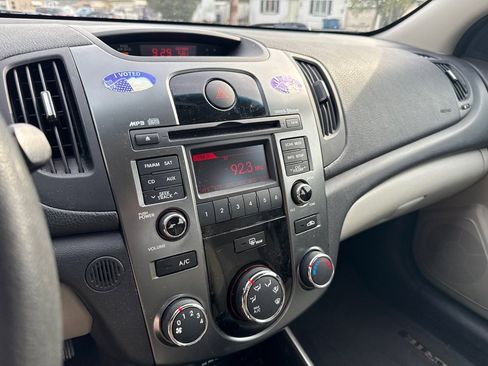 Used 2013 Kia Forte EX image 15