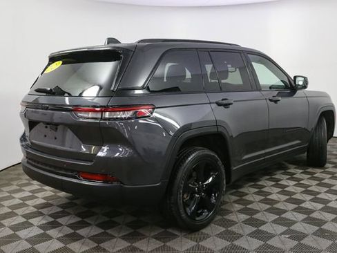 Used 2023 Jeep Grand Cherokee Altitude AWD/4WD image 13