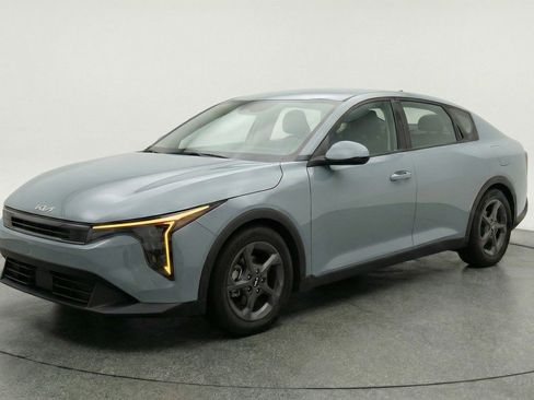 Used 2025 Kia K4 FWD image 3