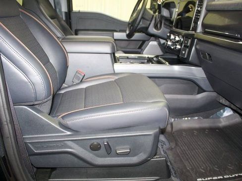 Used 2025 Ford F350 Lariat w/ Black Appearance Package image 16