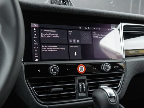 Certified 2026 Porsche Macan AWD/4WD image 24