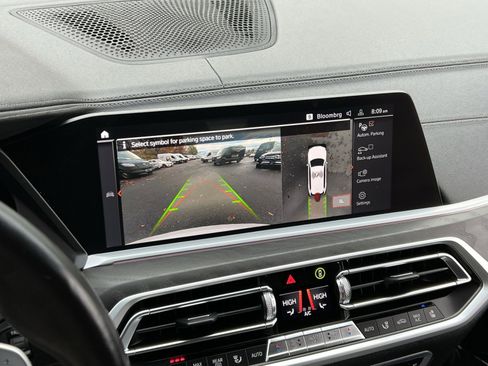 Used 2022 BMW X7 M50i image 17