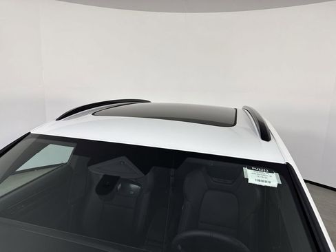 Certified 2025 Porsche Macan Turbo Electric AWD/4WD image 17