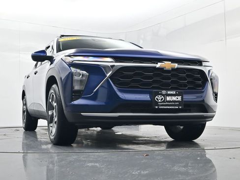 Used 2024 Chevrolet Trax LT w/ LT Convenience Package image 41