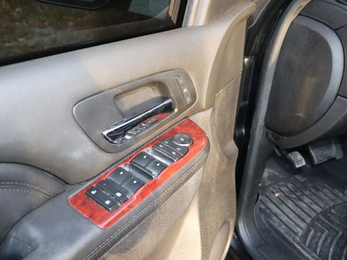 Used 2014 Cadillac Escalade ESV Premium image 8